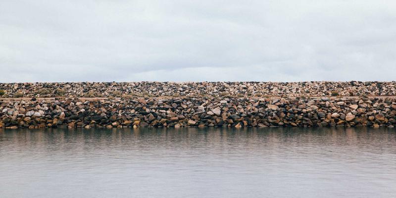 小熊饼干IP化运营策略：从食品到文创周边的跨界生态构建