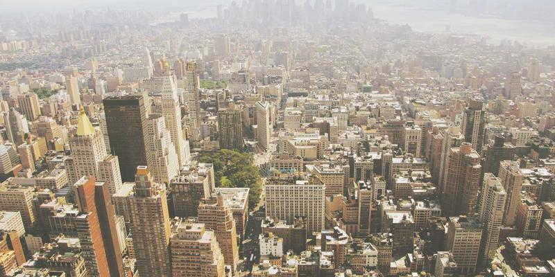 小熊饼干风靡电商平台:休闲零食赛道的新消费趋势解析